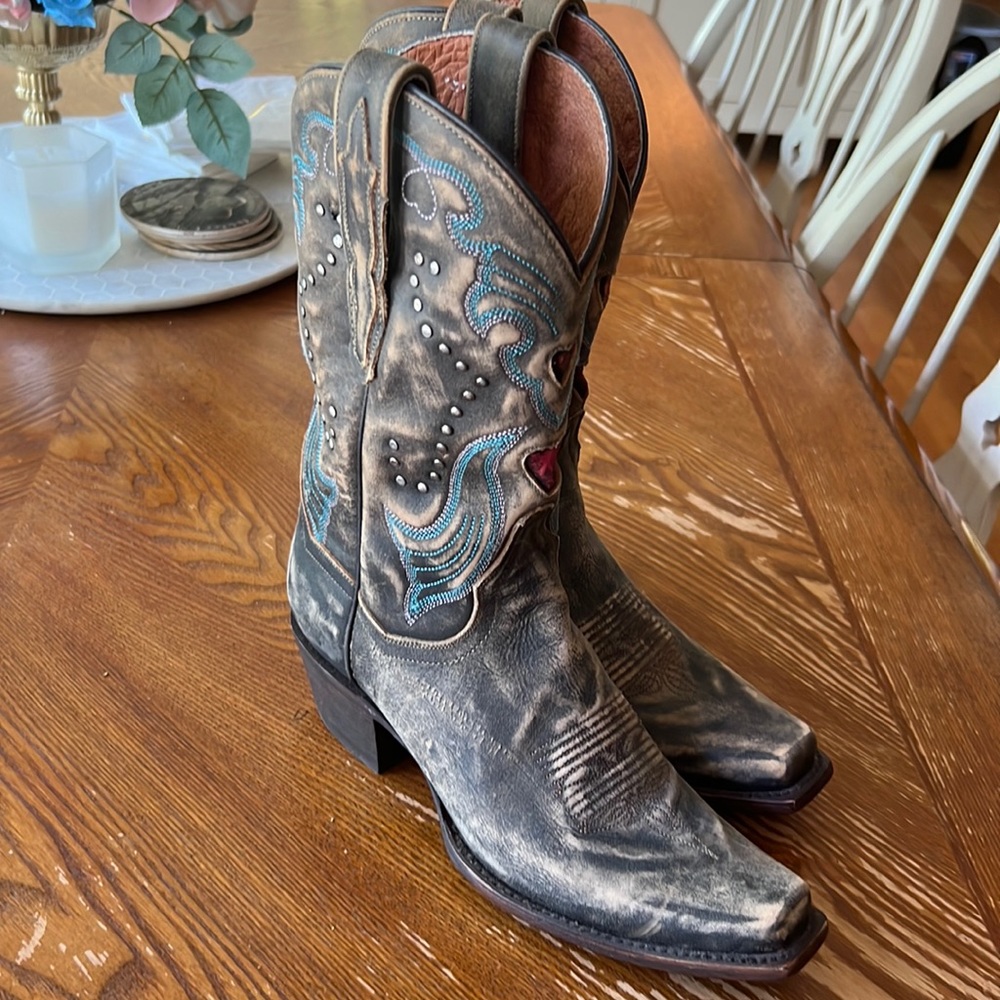 Dan post “vintage steel heart” distressed leather cowgirl boots size 7 1/2